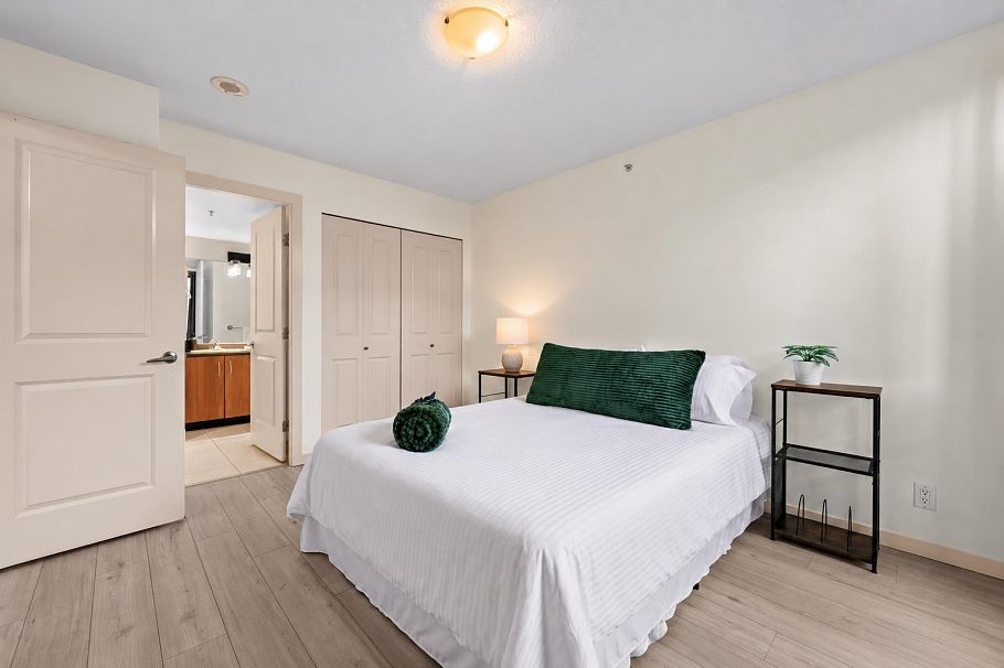220 3663 Crowley Drive Vancouver, BC - 13