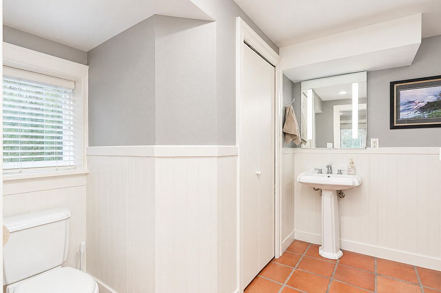 3811 W 26th Avenue Vancouver, BC - 22