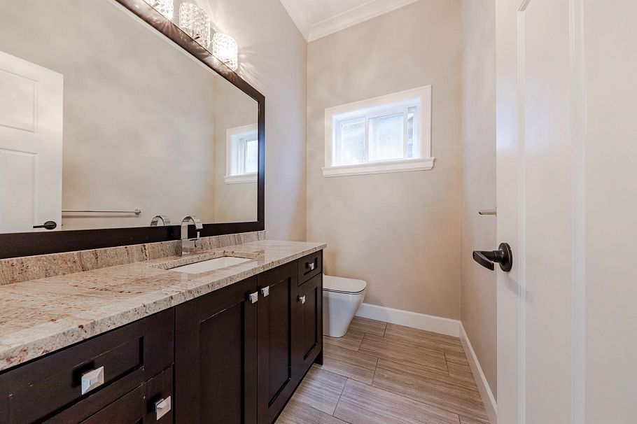 5506 College Street Vancouver, BC - 11