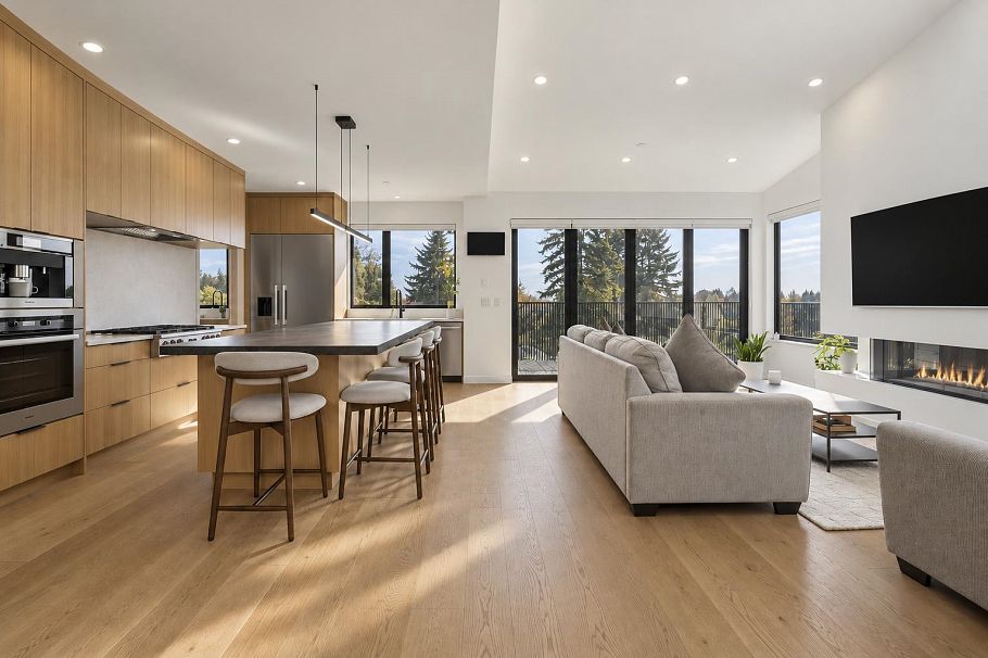 366 W 25th Street North Vancouver, BC - 8