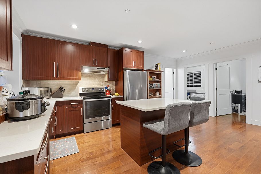 631 W 24th Close North Vancouver, BC - 31
