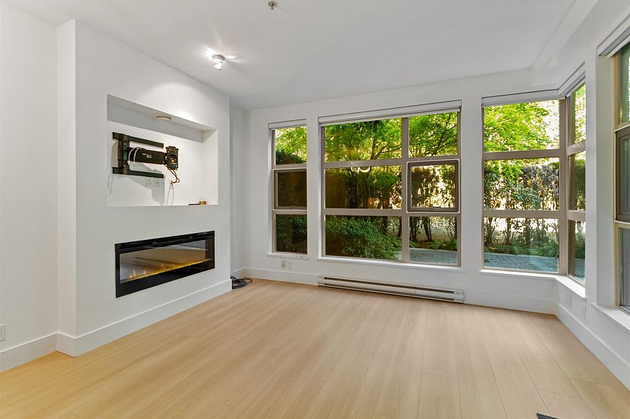 208 3606 Aldercrest Drive North Vancouver, BC - 8