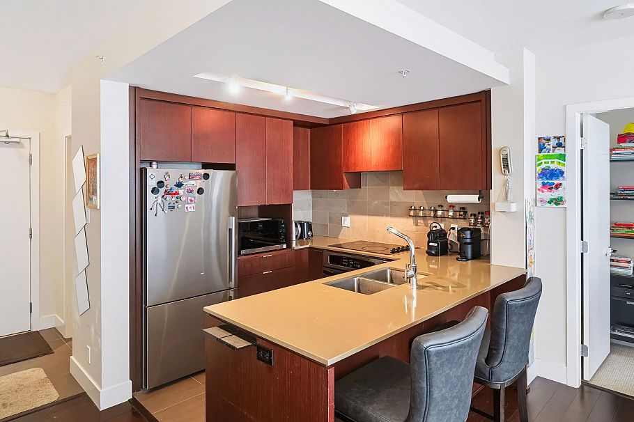 1307 158 W 13th Street North Vancouver, BC - 5