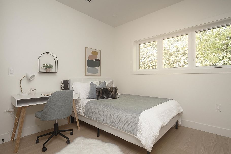 1 1376 E 11th Avenue Vancouver, BC - 16