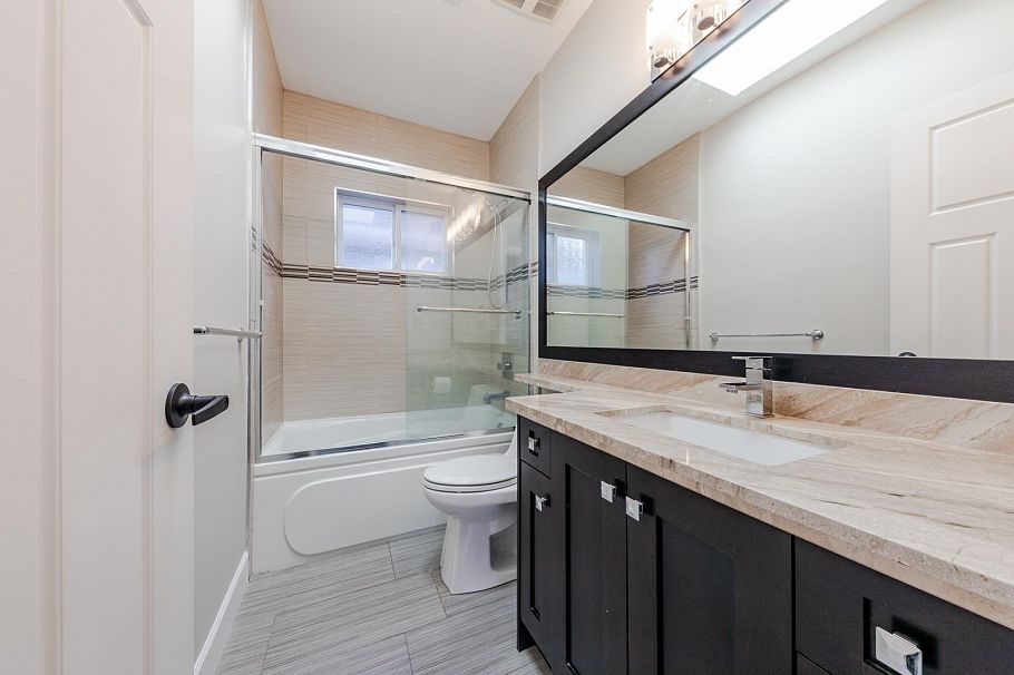 5506 College Street Vancouver, BC - 31