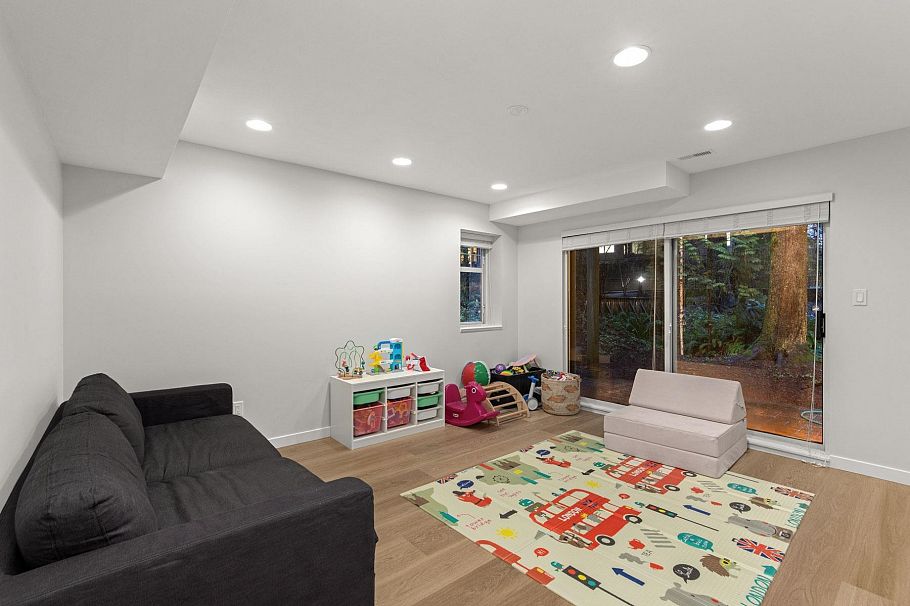1188 Strathaven Drive North Vancouver, BC - 21