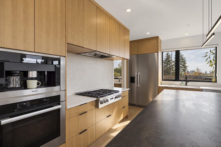 366 W 25th Street North Vancouver, BC - 12