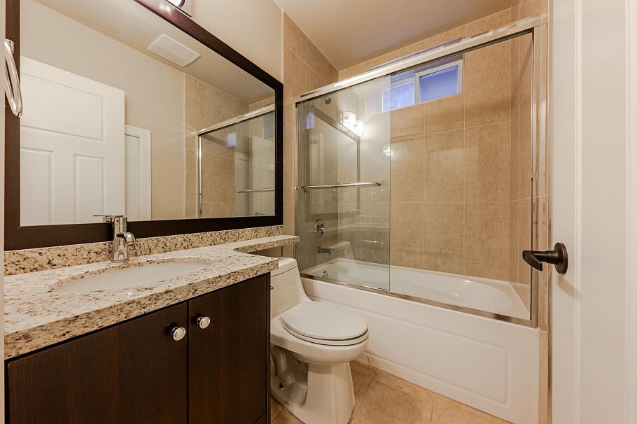 5506 College Street Vancouver, BC - 21