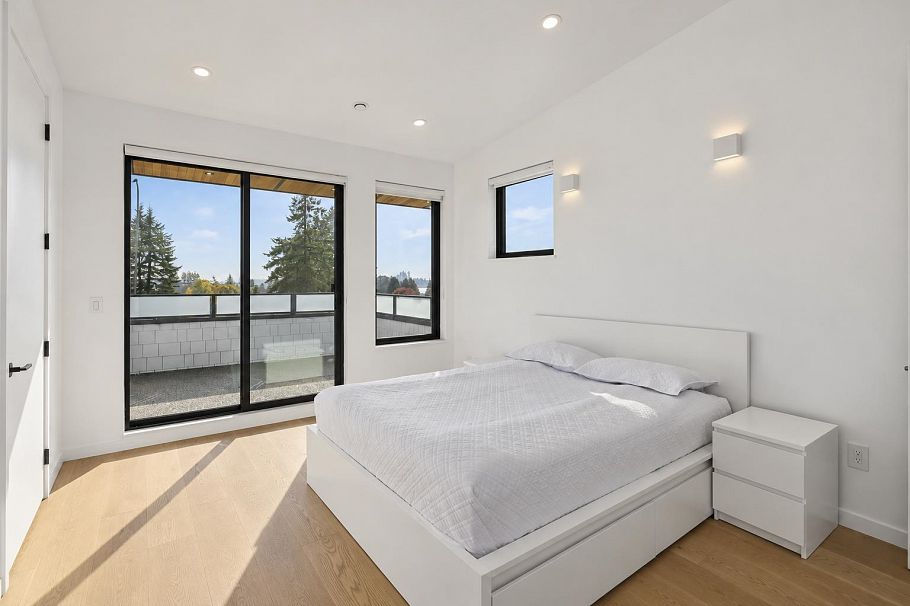 366 W 25th Street North Vancouver, BC - 21