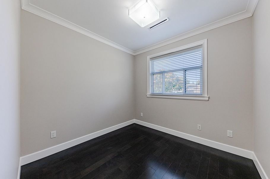 5506 College Street Vancouver, BC - 32