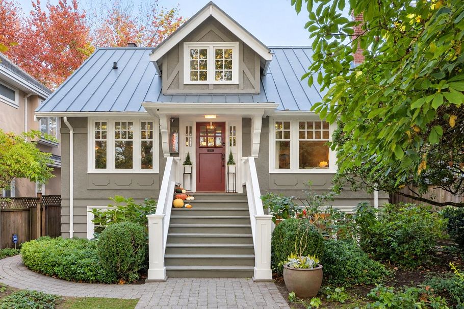 3811 W 26th Avenue Vancouver, BC - 1