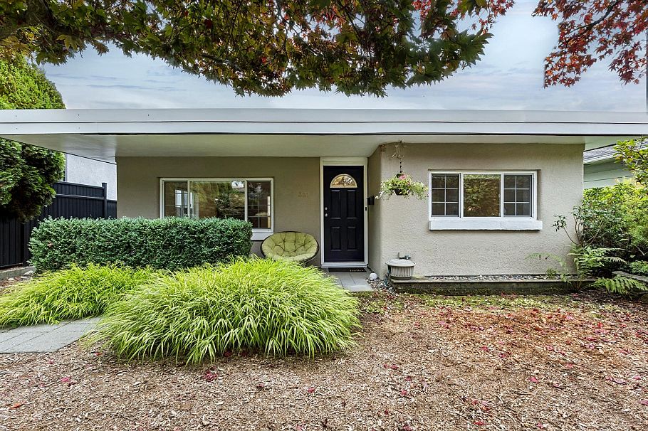 331 E 24th Street North Vancouver, BC - 28