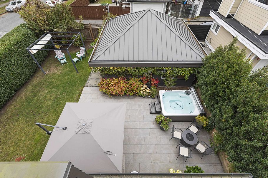 2505 Adanac Street Vancouver, BC - 25