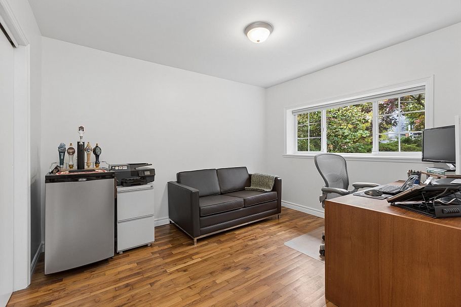 331 E 24th Street North Vancouver, BC - 18