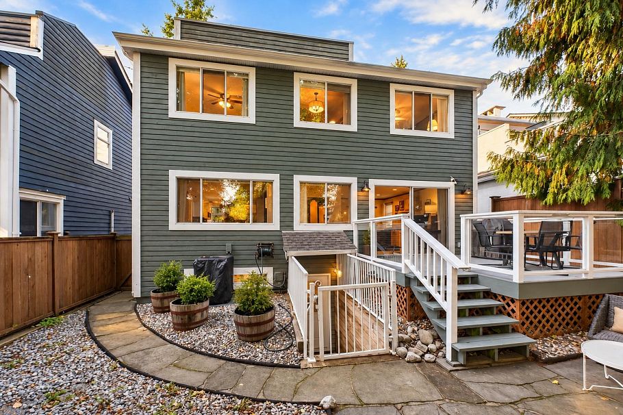 1150 Beaufort Road North Vancouver, BC - 23
