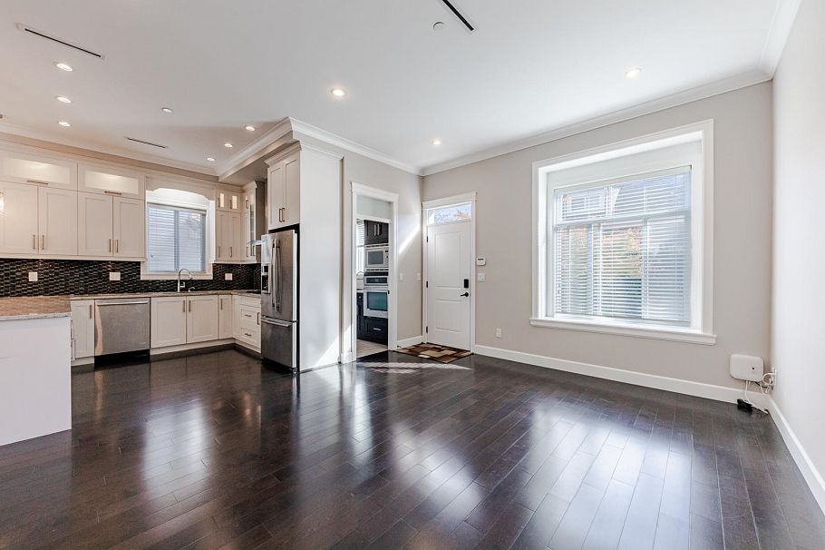5506 College Street Vancouver, BC - 13