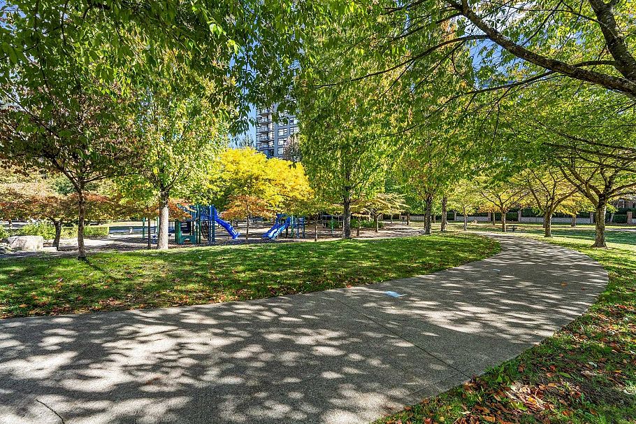 220 3663 Crowley Drive Vancouver, BC - 28