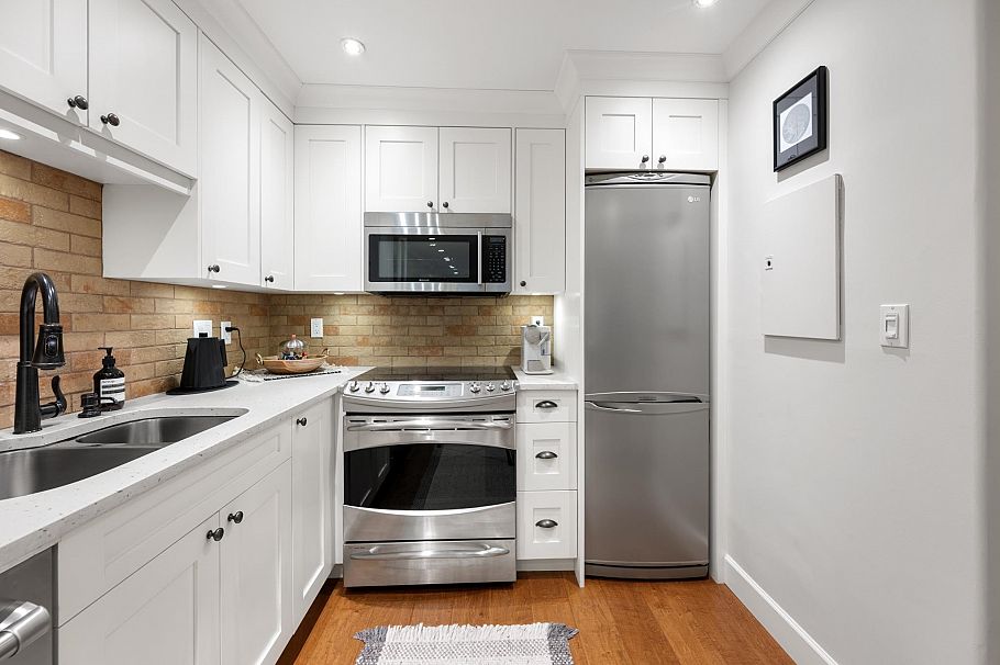102 828 Gilford Street Vancouver, BC - 8