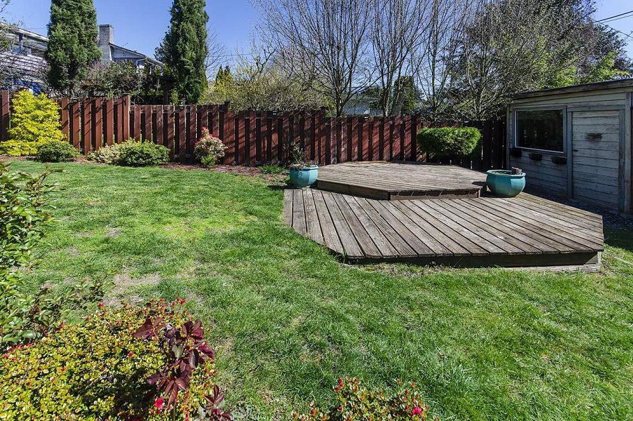 1075 Adderley Street North Vancouver, BC - 33