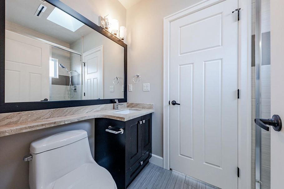 5506 College Street Vancouver, BC - 28