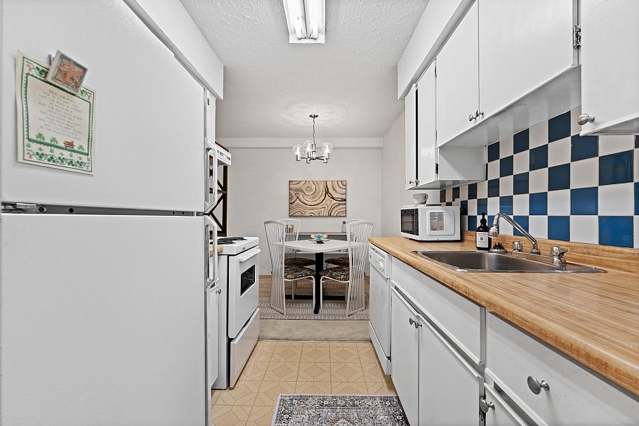 206 250 W 1st Street North Vancouver, BC - 4