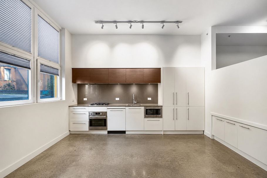208 150 E Cordova Street Vancouver, BC - 4