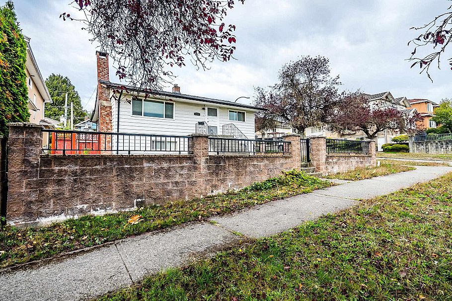 1791 E 64th Avenue Vancouver, BC - 2