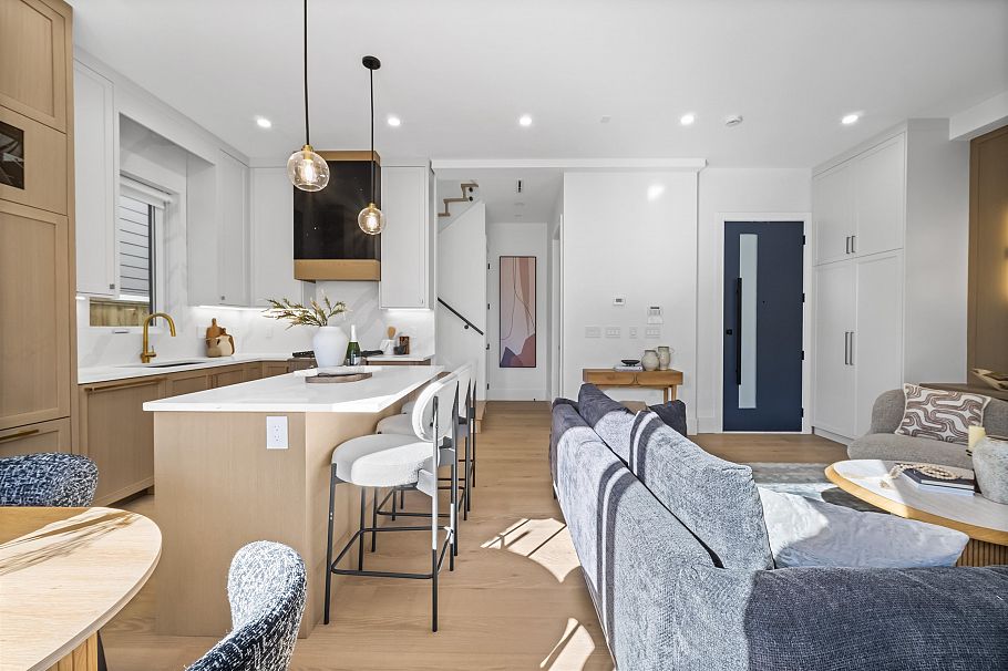 2 2710 Kitchener Street Vancouver, BC - 9