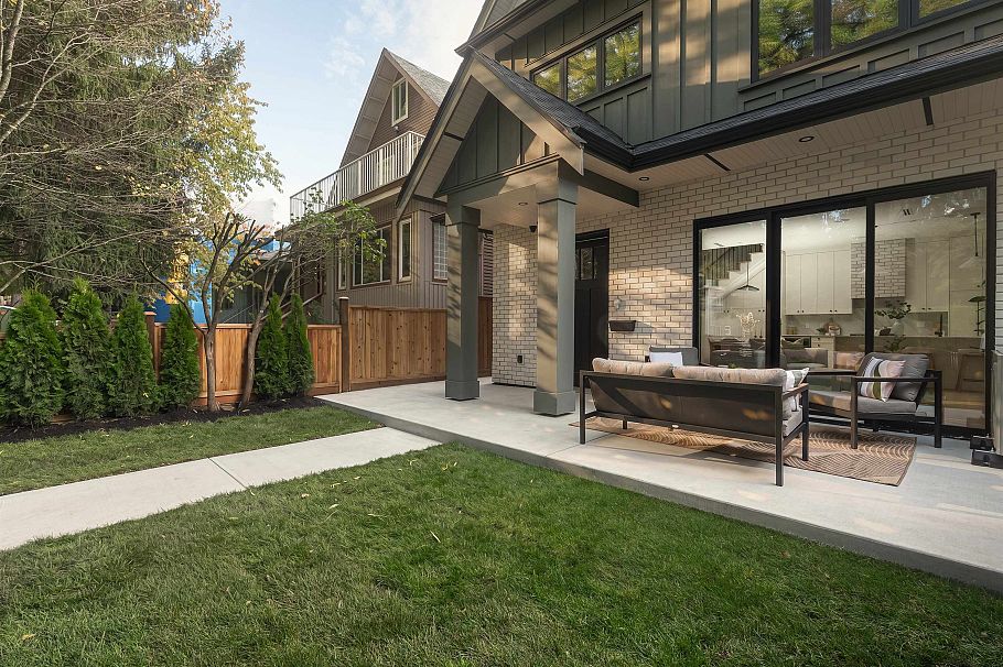 1 1376 E 11th Avenue Vancouver, BC - 2