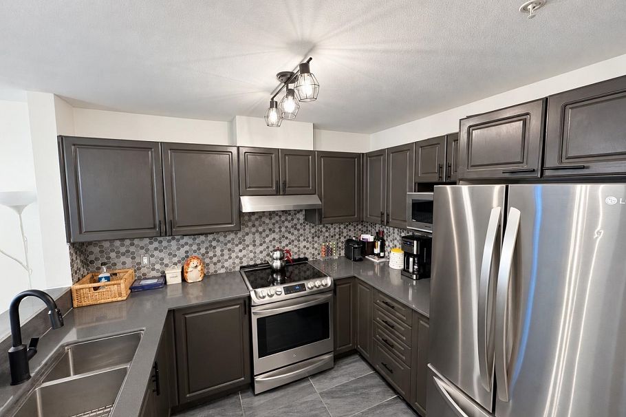 504 137 West 17th Street North Vancouver, BC - 6