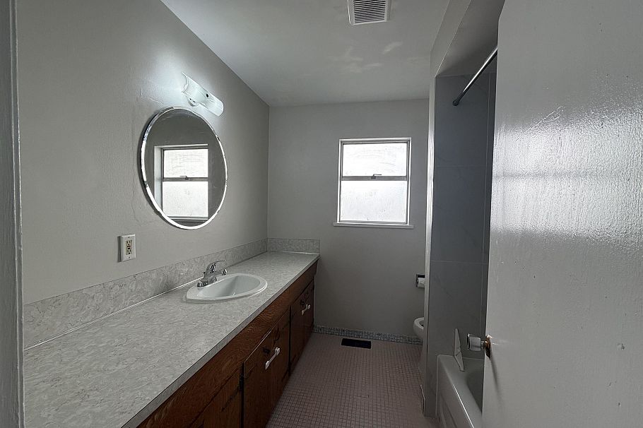3466 E 2nd Avenue Vancouver, BC - 8