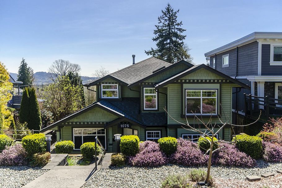 1075 Adderley Street North Vancouver, BC - 2