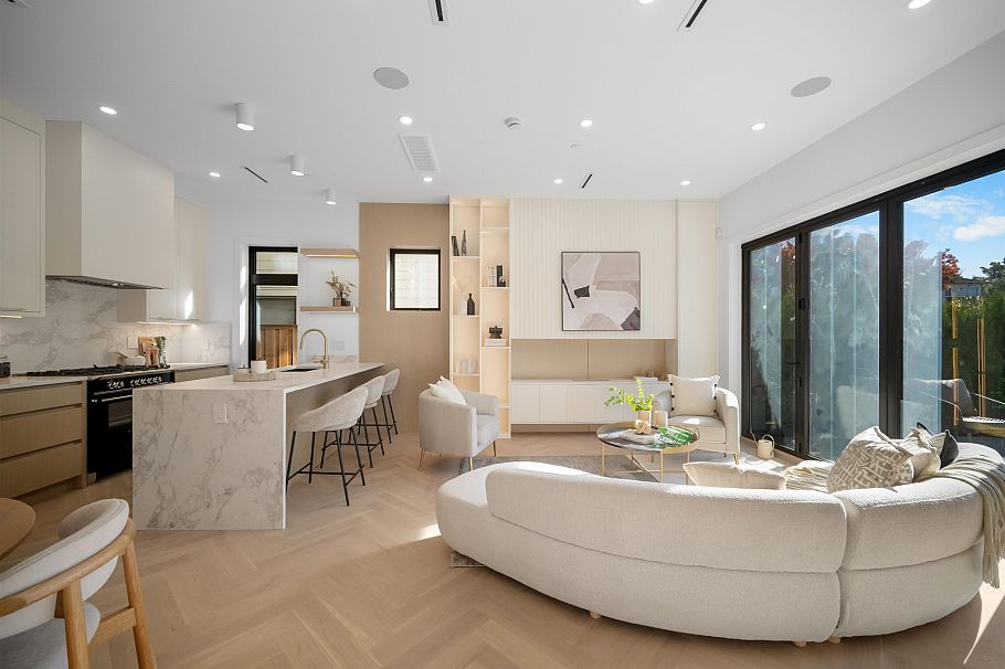 411 W 19th Avenue Vancouver, BC - 5