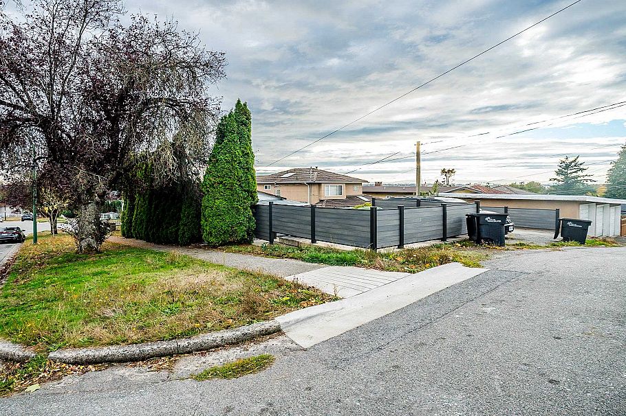 1791 E 64th Avenue Vancouver, BC - 34