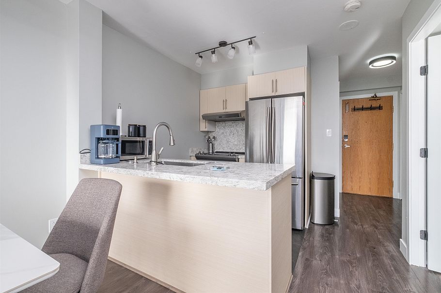 2505 1189 Howe Street Vancouver, BC - 3
