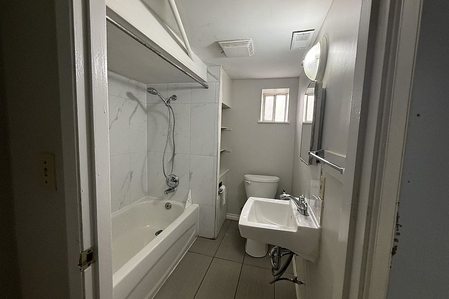 3466 E 2nd Avenue Vancouver, BC - 13