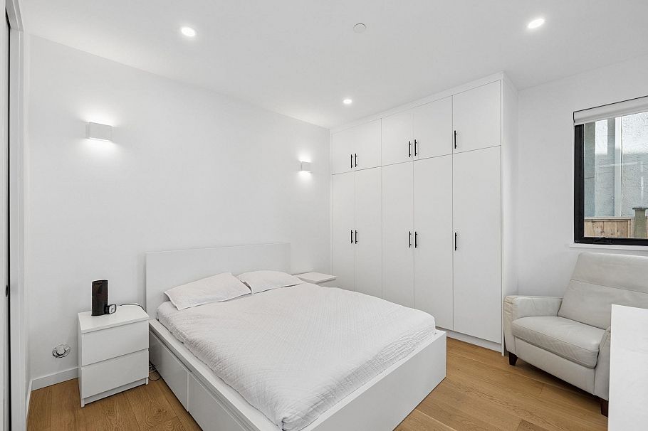 366 W 25th Street North Vancouver, BC - 23