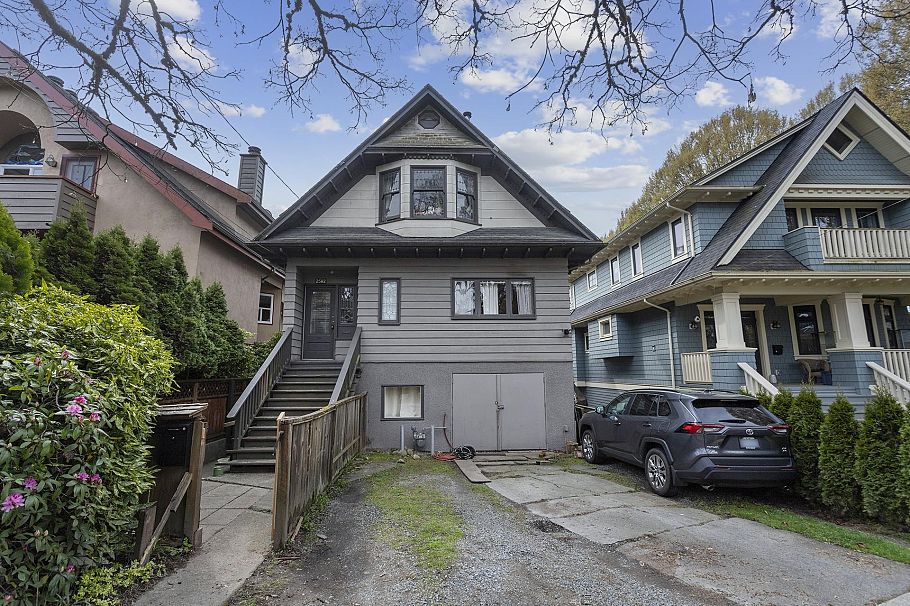 2582 W 6th Avenue Vancouver, BC - 1