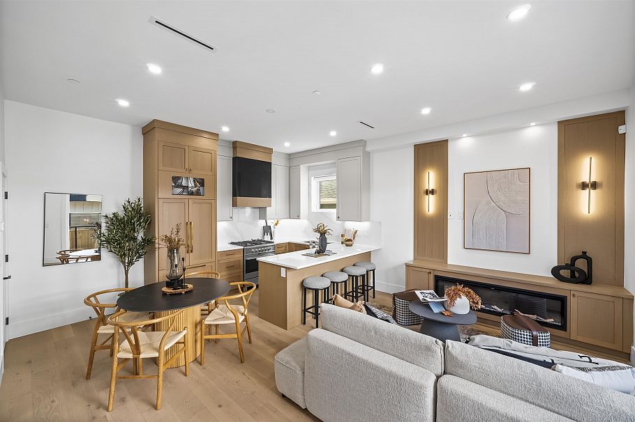2712 Kitchener Street Vancouver, BC - 1