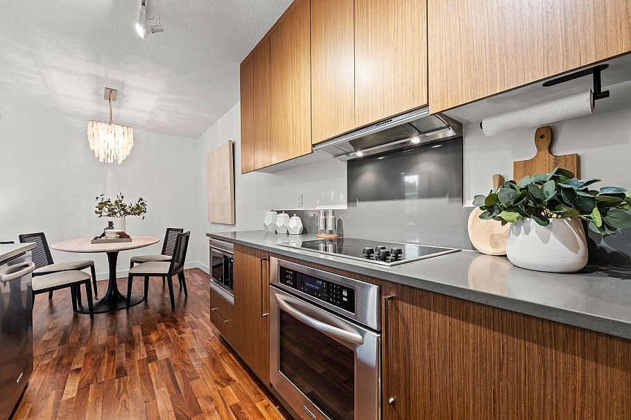 256 250 E 6th Avenue Vancouver, BC - 5
