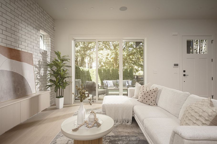 1 1376 E 11th Avenue Vancouver, BC - 4