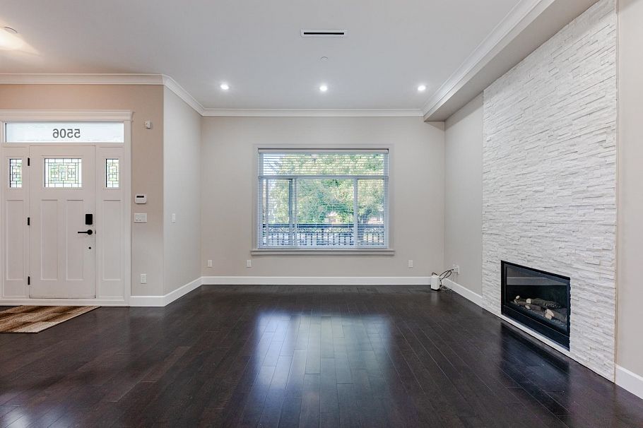 5506 College Street Vancouver, BC - 16