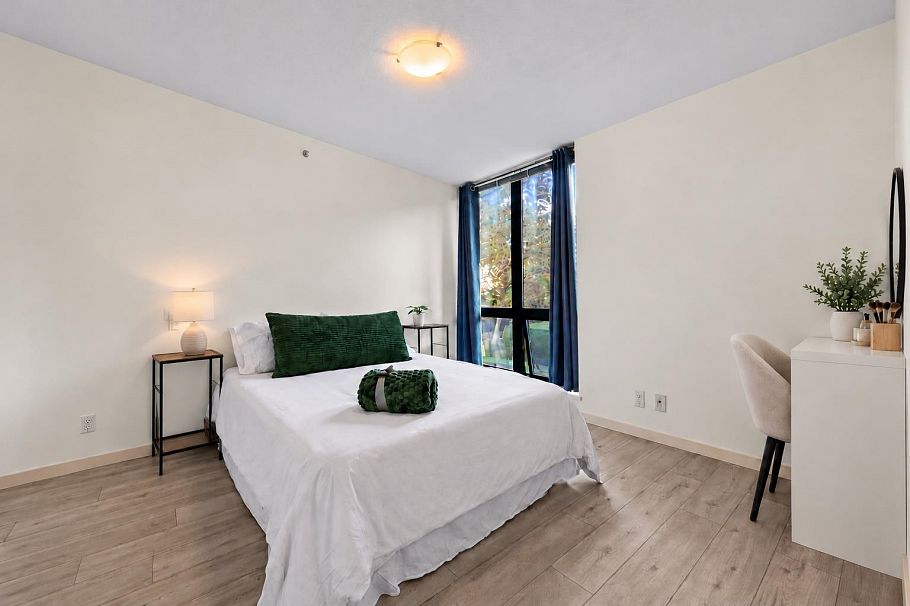 220 3663 Crowley Drive Vancouver, BC - 12