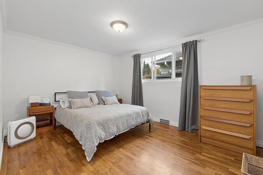 331 E 24th Street North Vancouver, BC - 17