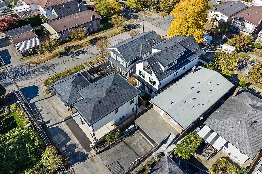 2 2710 Kitchener Street Vancouver, BC - 25