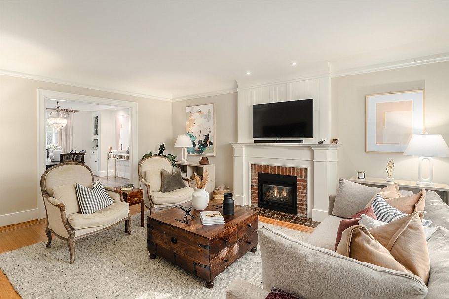 3811 W 26th Avenue Vancouver, BC - 4