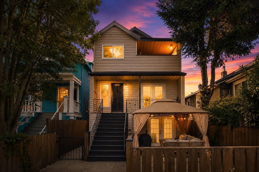 2890 W 8th Avenue Vancouver, BC - 1