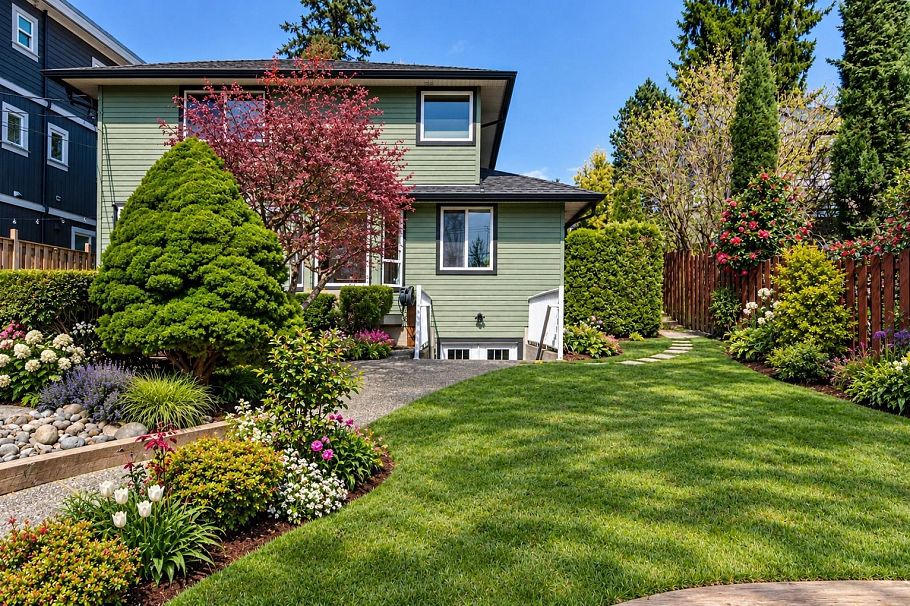 1075 Adderley Street North Vancouver, BC - 30