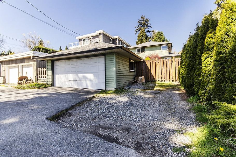 1075 Adderley Street North Vancouver, BC - 35