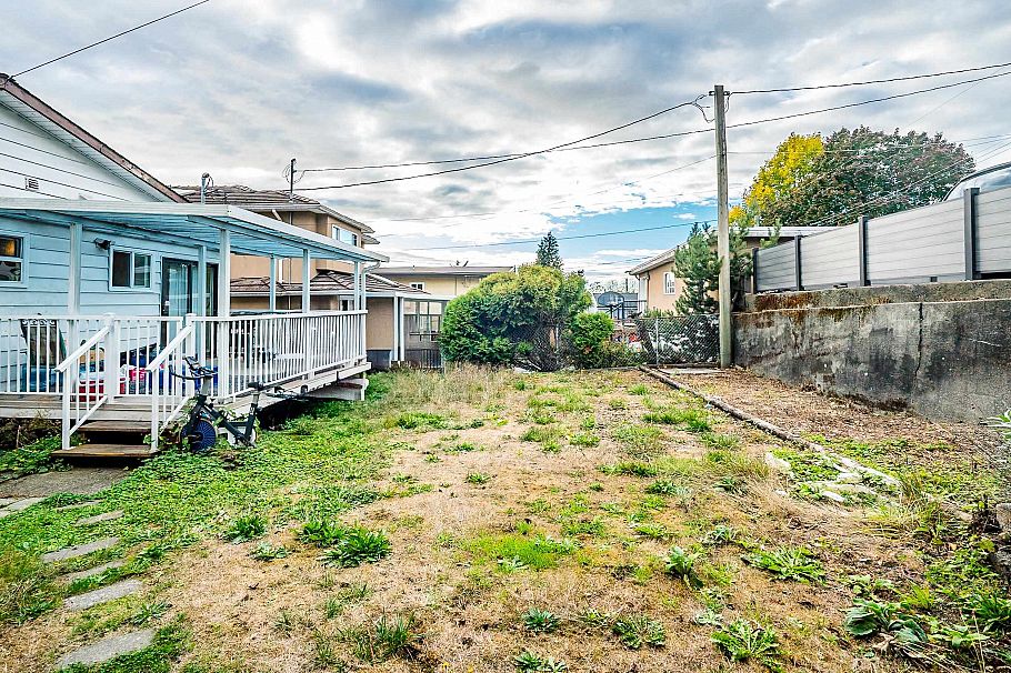 1791 E 64th Avenue Vancouver, BC - 36